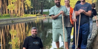 Сотрудники и волонтёры провели очистку пруда в парке «Ёлочки» - Газета Призыв