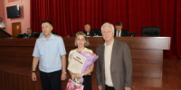 В Тольятти полицейские поблагодарили работника финансового учреждения за предотвращение хищения более 200 000 рублей у местной жительницы. - НИА Самара