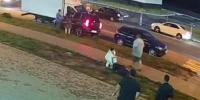 Пьяный водитель снёс двух человек во дворе воронежского ЖК, его поймали гражданские - Bloknot-Voronezh.Ru
