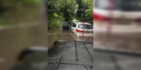 Машины ушли под воду из-за потопа на воронежской улице - ГТРК Воронеж