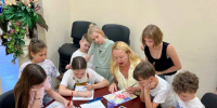 В «АМЦ «Родина» прошёл мастер‑класс по рисованию «Праздничный корабль». Его участниками стали ребята из летнего лагеря Компьютерной Академии «Топ» - Управление культуры