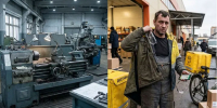 Олигархи сделали из России место работы курьеров и торговцев. Построили «удобные цели» - ИА Хакасия