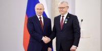 Владимир Путин вручил орден Дружбы депутату Госдумы от Курской области Василию Пискареву - Курская правда