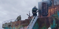 Заброшенное судно горело в Курильске - CitySakh.Ru