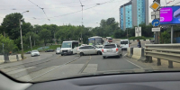 Движение по Глазковскому мосту затруднено из-за ДТП - Weacom.Ru