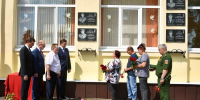 В Змиёвке открыли памятные таблички двум бойцам, погибшим в Харьковской области - Орловский Вестник