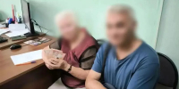 В Назарово полицейские задержали курьера и вернули 450 000 рублей обманутой мошенниками пенсионерке - ИА Запад24