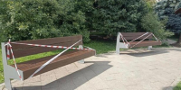 ГБУ "Жилищник ЗелАО" завершило обновление парковых скамеек у корпуса 234А - Газета Вести Матушкино