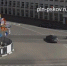 На Октябрьской площади в Пскове водитель автомашины сбил мотоциклиста. ВИДЕО - Pln-Pskov.Ru