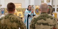 Военнослужащие астраханского батальона Росгвардии почтили память святого равноапостольного князя Владимира - Росгвардия