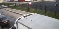 В Отрадном под Воронежем неизвестный поджег детскую площадку на территории школы: видео - РИА Воронеж