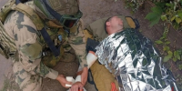 В ЛНР военнослужащие Росгвардии оказали помощь гражданину после атаки вражеского БПЛА - Росгвардия