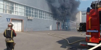 Во Владимире пожарные тушат огонь в крупном складском комплексе - Владимирские Ведомости