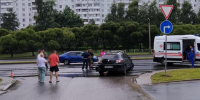 Водитель электровелосипеда травмирован при столкновении с «Рено» в Пскове - Pln-Pskov.Ru