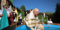 На Урале встретили день памяти святого князя Владимира массовым крещением  - Фото 2 - JustMedia
