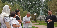Благочинный Выксунского округа провел экскурсию по Иверскому монастырю для иногородних паломников - Выксунская епархия