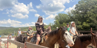 Конная прогулка для семей участников СВО: тепло, покой и единение с природой - Anapa-News.Com