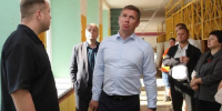 Игорь Арсентьев проверил ход капремонта трех северодвинских школ - Tv29.Ru