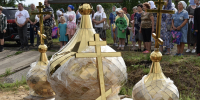 В посёлке Октябрьский состоялось освящение куполов и крестов для строящегося храма - Яранская епархия