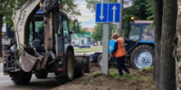 Сотрудники АО «Город» продолжает плановые работы по содержанию городских территорий - I-ola.Ru