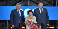 19 июля 2026 года, во время торжественного открытия Дня города, на Театральной площади 11 жителей Твери были отмечены почетными наградами. - Медицинский центр им. В.П. Аваева