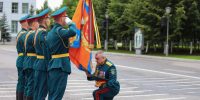 Генерал-лейтенант Виктор Владимирович Панченков простился с Боевым знаменем Академии - Академия МЧС