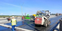 На мосту через реку Великую в Пскове уложат больше 1000 тонн нового асфальта - Pln-Pskov.Ru