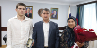 Собственное жилье: в Кизилюртовском районе вручили ключи от квартиры молодому человеку из числа детей-сирот - Кизилюртовский район