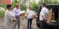 Красноярский край помогает защитникам: участнику СВО из Свердловска передана электроколяска - Администрация города Свердловска и Свердловского района