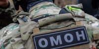При силовой поддержке ОМОН Росгвардии задержан подозреваемый в незаконном обороте оружия в Дагестане - Росгвардия