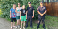 Костромские полицейские вывели из болота потерявшихся грибников - ГТРК Кострома