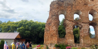 В стенах руинированного храма в честь Казанской иконы Божией Матери с. Лески совершено молебное пение по случаю Престольного торжества - Навлинское благочиние