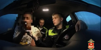 Гнал на встречку и протащил инспектора на двери: пьяный водитель устроил погоню в Ширинском районе - Республиканская телевизионная сеть