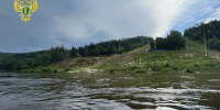 На реке Чусовой лодка врезалась в камень и перевернулась, один из пассажиров судна пропал - Между Строк