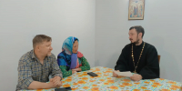 Настоятель храма в Кедровом встретился с руководителем общественной организации «Мама» - Епархия