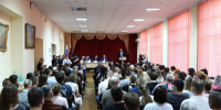Глава Ростова провел встречу с жильцами дома в Пролетарском районе, пострадавшего от атаки БПЛА - Bloknot-Rostov.Ru