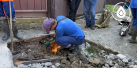 На улице Виноградной в Сочи устраняют повреждение водопровода - Sochi24.tv