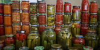 Баночка вкусняшек иногда может быть опасна | Источник: Евгений Софийчук / NGS55.RU - 76.Ru