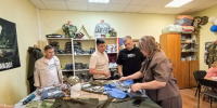 Партийная поддержка тыла: Курдюмов и Деньгин посетили швейный цех движения «Шьём для наших-Астрахань» - ЛДПР