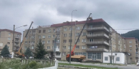 В г.п.Кашхатау начался капитальный ремонт крыш трёх многоквартирных домов: № 110 и 112 по улице Мечиева и № 13 по улице Зукаева. - Черекский район