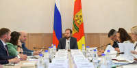 Виталий Королев утвердил региональные выплаты выпускникам-стобалльникам и медикам проекта «Здоровье Верхневолжья» - Жарковский вестник