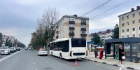 В Южно-Сахалинске бабушку увезли в больницу после падения в автобусе - News.Astv.Ru
