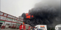 Фото: МЧС Приморского края |  Крупный пожар во Владивостоке: горят склады DNS на Днепровской - Деловой еженедельник Конкурент
