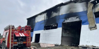 Ангар загорелся на Сахалине на площади 1 тыс кв метров - M24.Ru