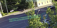 водитель СИМ сбивает женщину на тротуаре - Петрозаводск говорит
