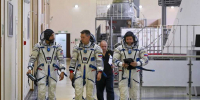 Кузбасский космонавт Александр Гребёнкин вместе с дублирующим экипажем МКС-76 приступил к тренировкам на “Союзе” - ГТРК Кузбасс