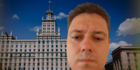 Константин как молодой ученый получил деньги на квартиру. За это он должен отработать пять лет, но его уволили  | Источник: Дарья Пона, Семен Казьмин - 76.Ru