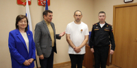 Фельдшер из Кольского округа награжден медалью «За храбрость» - Кольский район