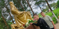 Возложение цветов к воинскому захоронению "Гордимся славою героев". Гнездиловский СДК - Социально-культурное объединение
