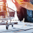cropped-image-woman-inputting-card-information-key-phone-laptop-while-shopping-online.jpg - Центр Мой бизнес